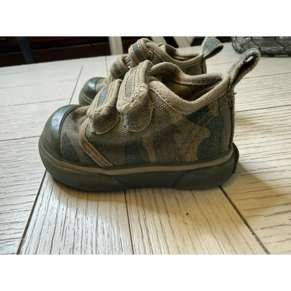 Baby Gap Infant Camo Sneaker Shoe Hook & Loop Close Sz 3 Brown Green Rubber Sole